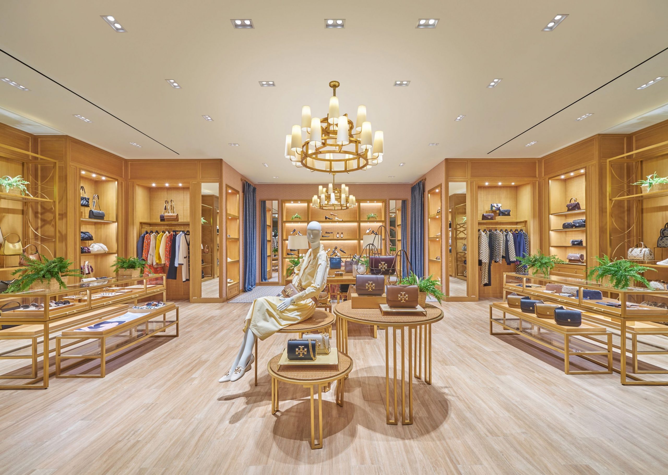 Tory-Burch-Plaza-Indonesia-Boutique_Interior-scaled (1)